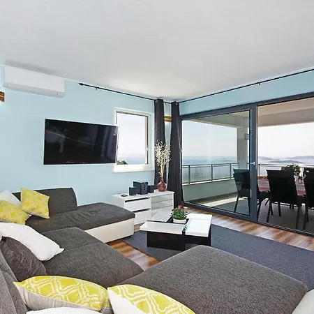 Appartement Three-bedroom In *