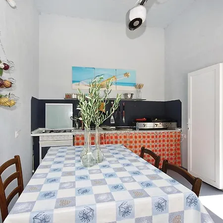 Three-bedroom In Appartement