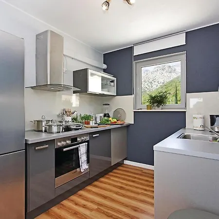 Three-bedroom In Appartement *